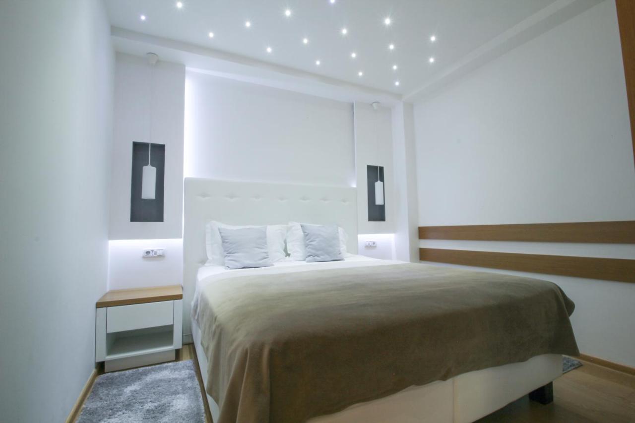 Gardenia Hotel & Spa Veles Exterior foto A bedroom with LED lighting