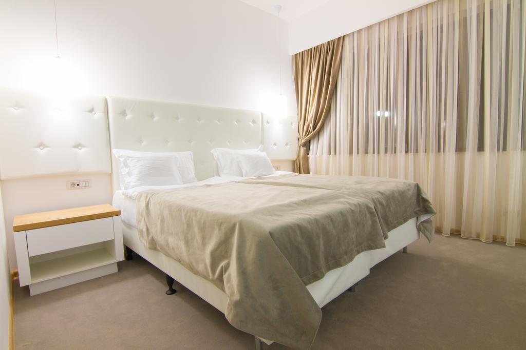 Gardenia Hotel & Spa Veles Habitación foto A bedroom