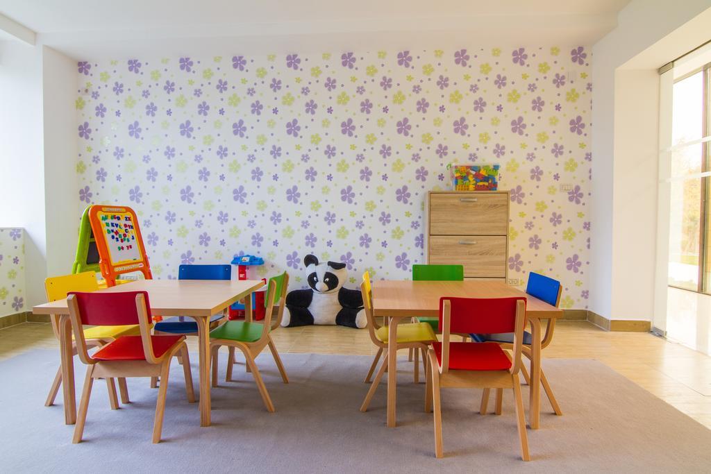 Gardenia Hotel & Spa Veles Exterior foto Childcare centre