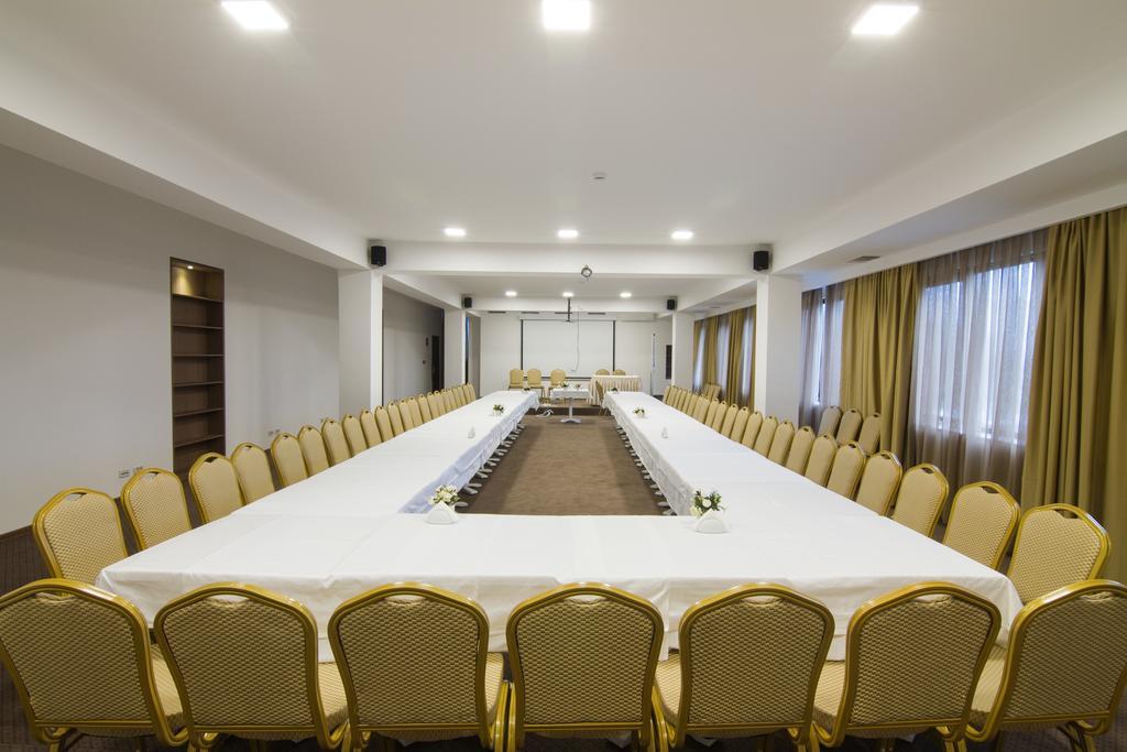 Gardenia Hotel & Spa Veles Exterior foto The conference room of the European University