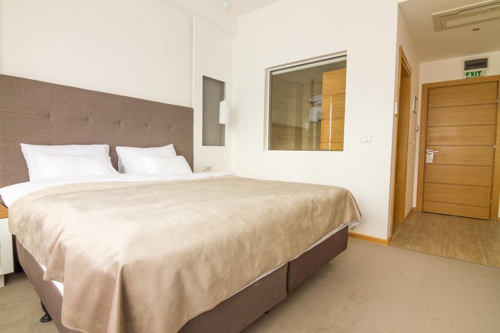 Gardenia Hotel & Spa Veles Exterior foto A bedroom in a hotel